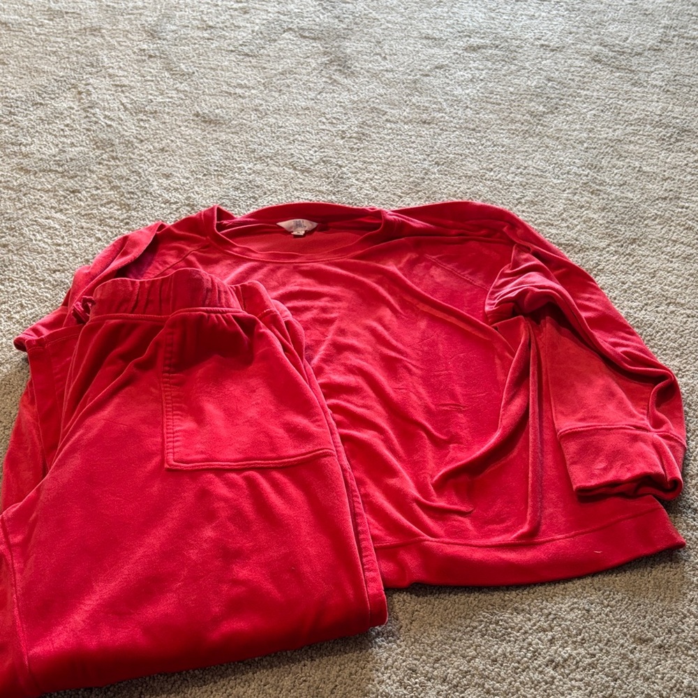 Time and Tru Vibrant Red velvet sweatsuit